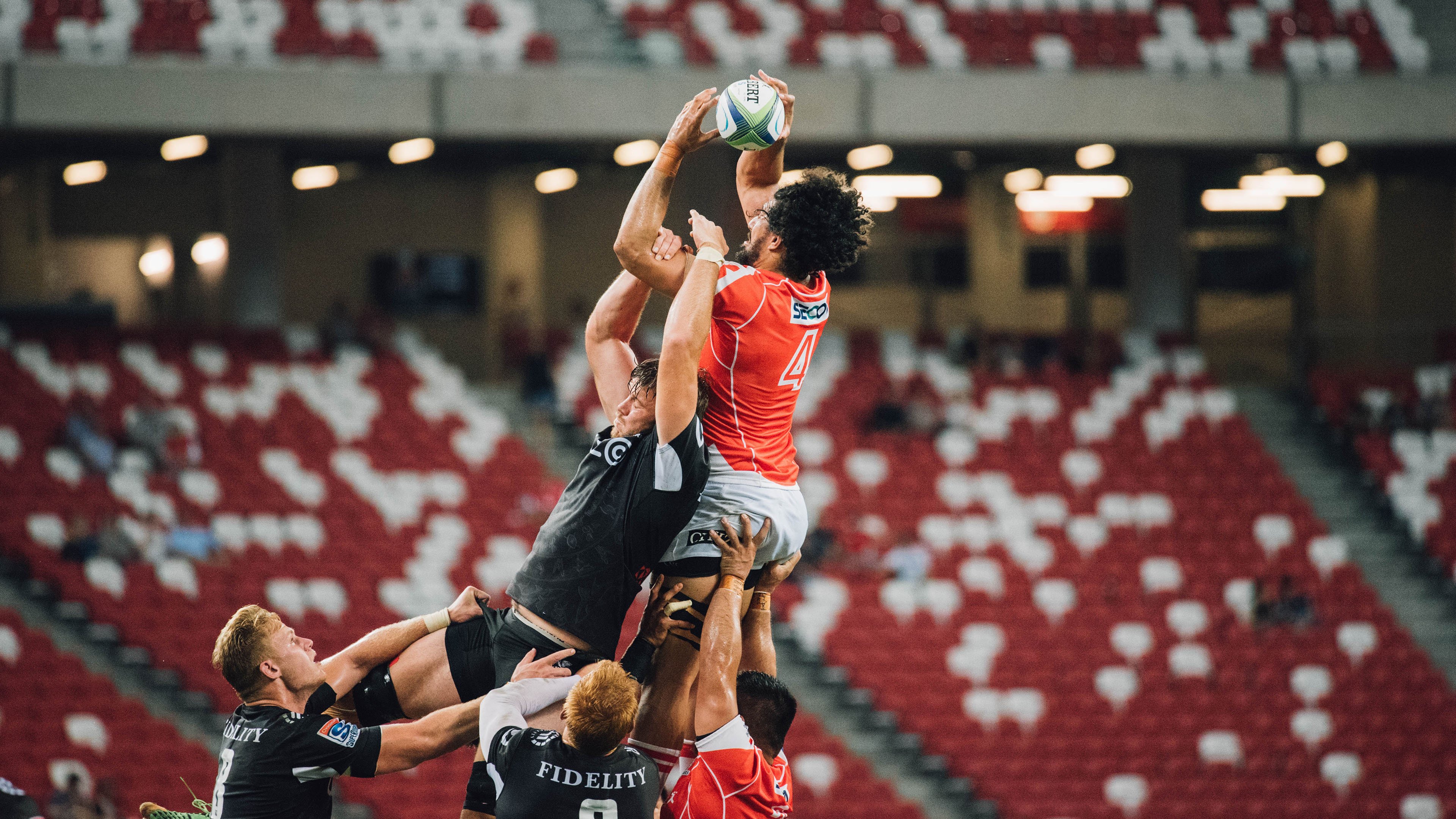 “泥浆狂潮：越野赛段的血性拼搏”，泥浆大赛